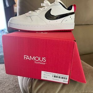 Nike Girls bling size 5